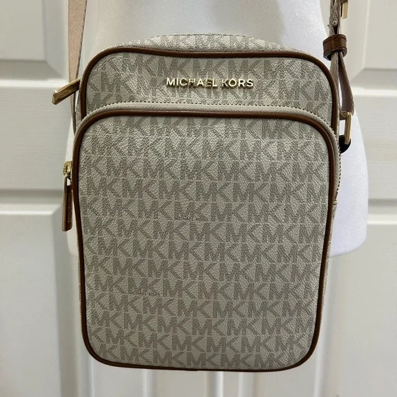 MICHAEL KORS JET SET Crossbody Bag. Pre Owned. - Picture 4 of 6